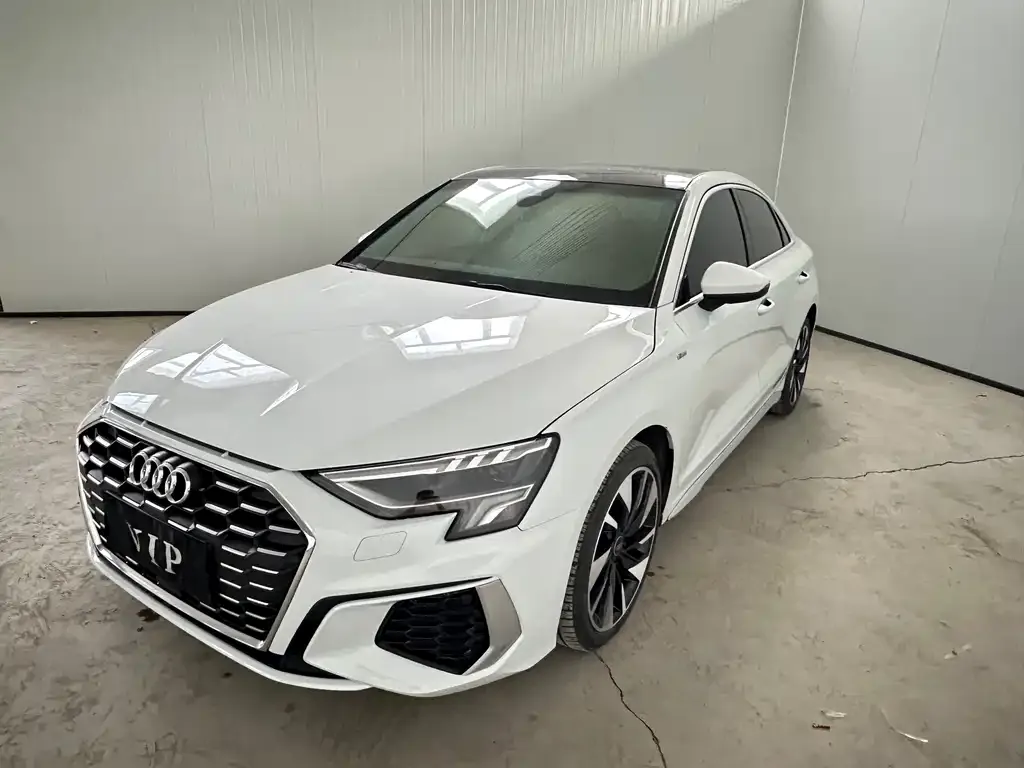 Audi A3 — фото 1