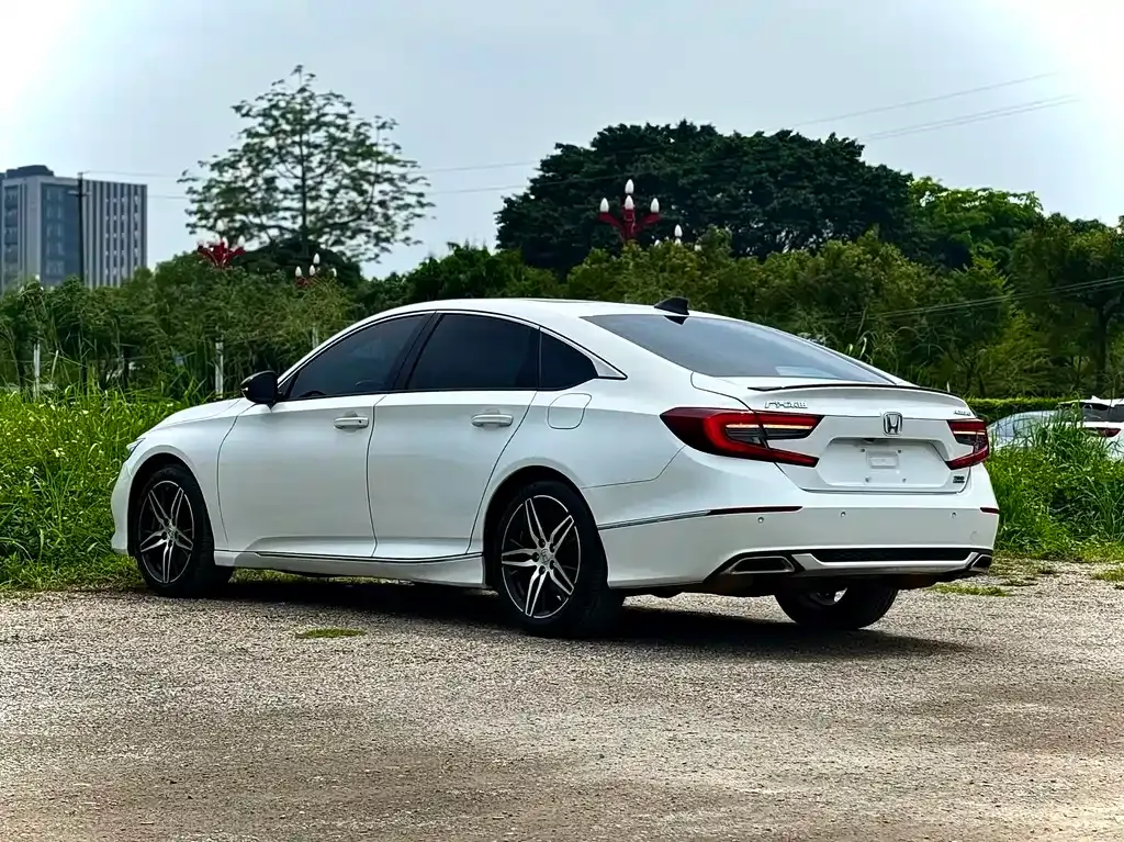 Honda Accord — фото 9