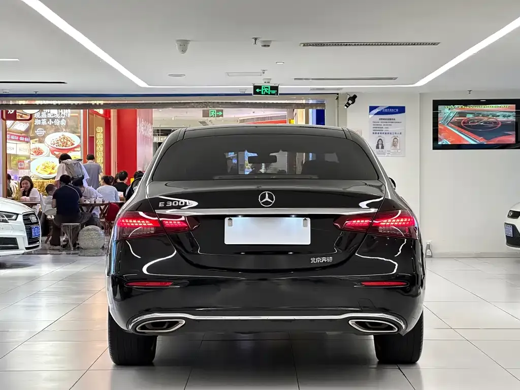 Mercedes-Benz E-Class — фото 8