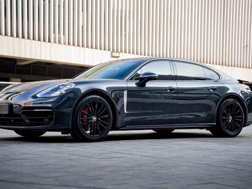 Porsche Panamera — фото 1