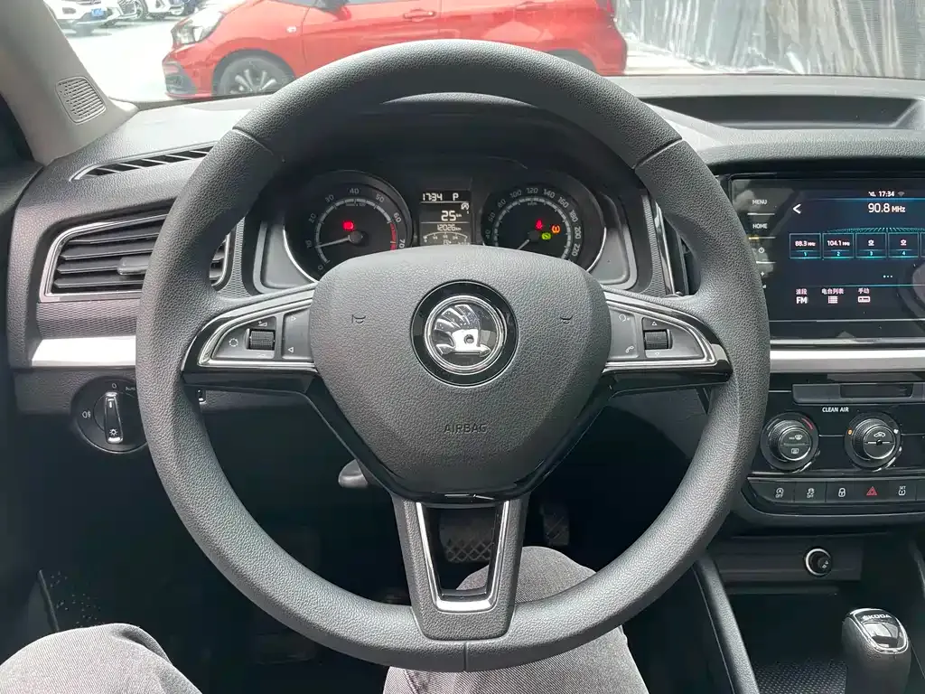Skoda Kamiq — фото 10