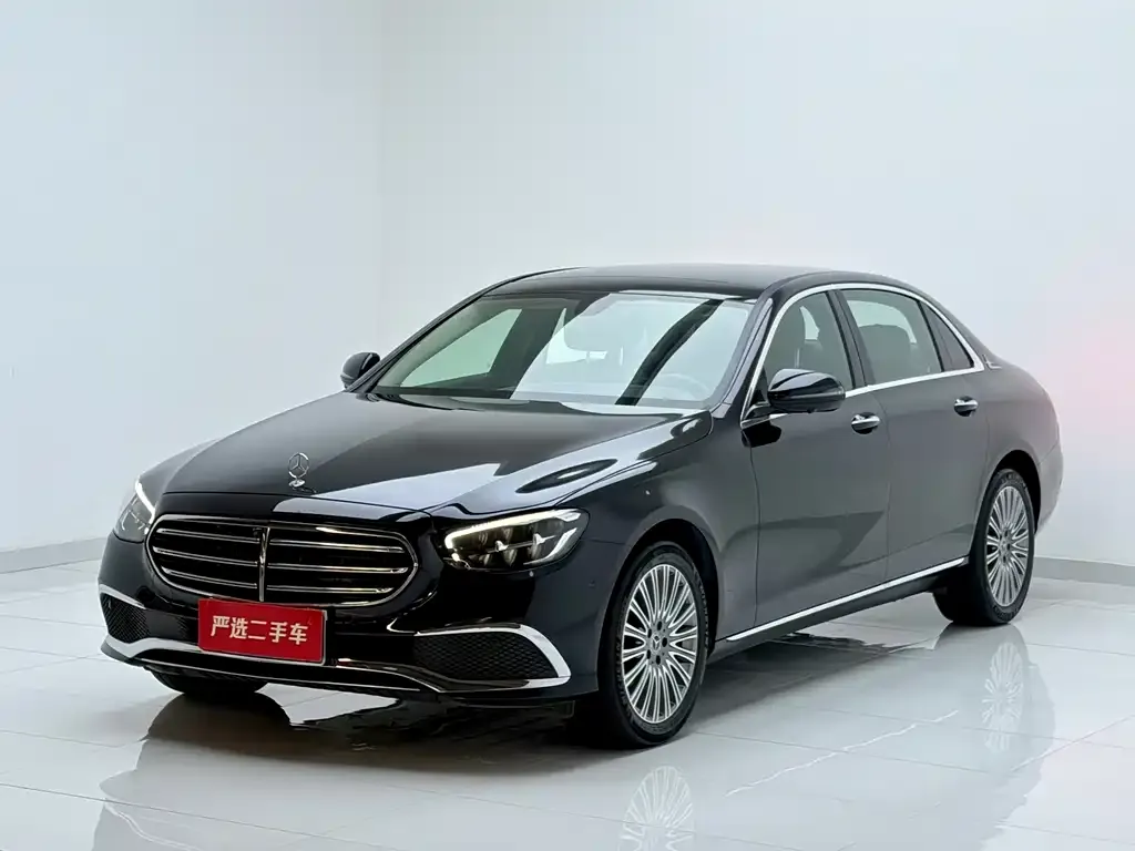 Mercedes-Benz E-Class — фото 1