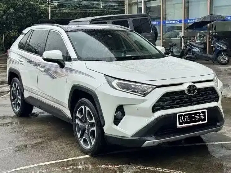 Toyota RAV4 — фото 7