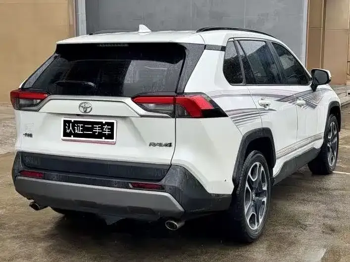Toyota RAV4 — фото 6