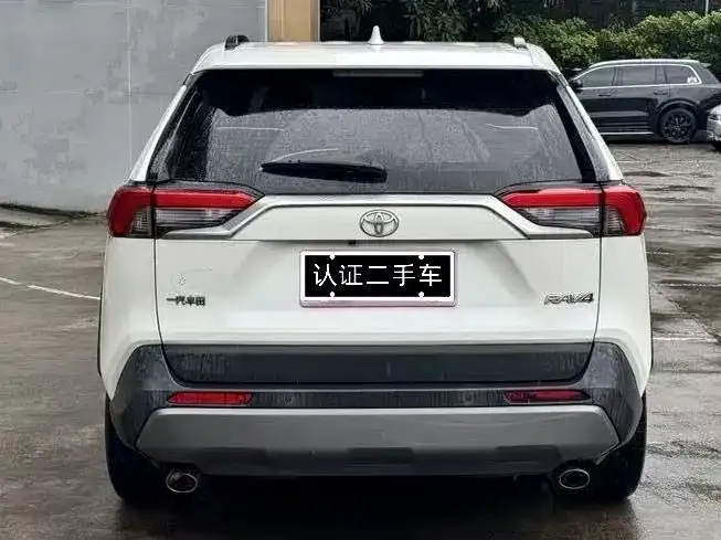 Toyota RAV4 — фото 2