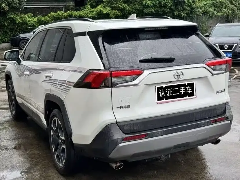 Toyota RAV4 — фото 9