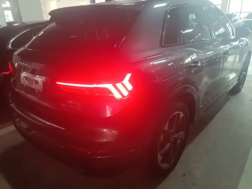 Audi Q3 — фото 10