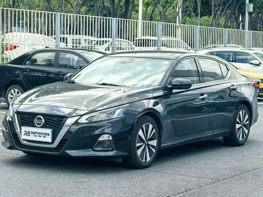Nissan Teana — фото 1