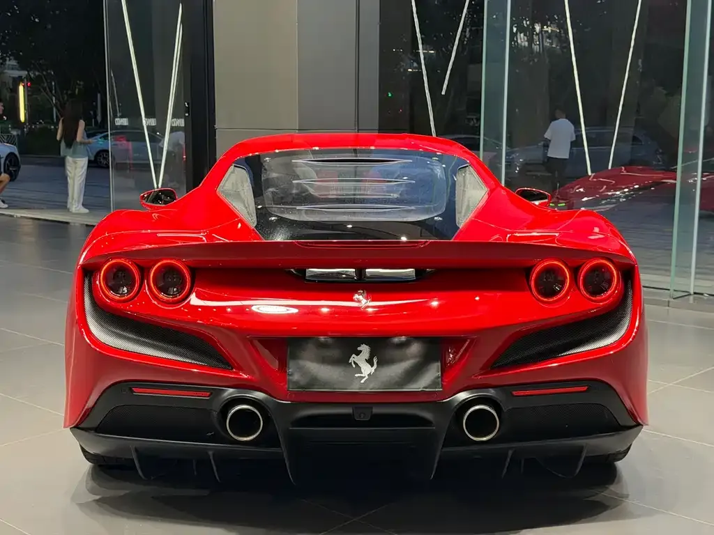 Ferrari F8 — фото 8