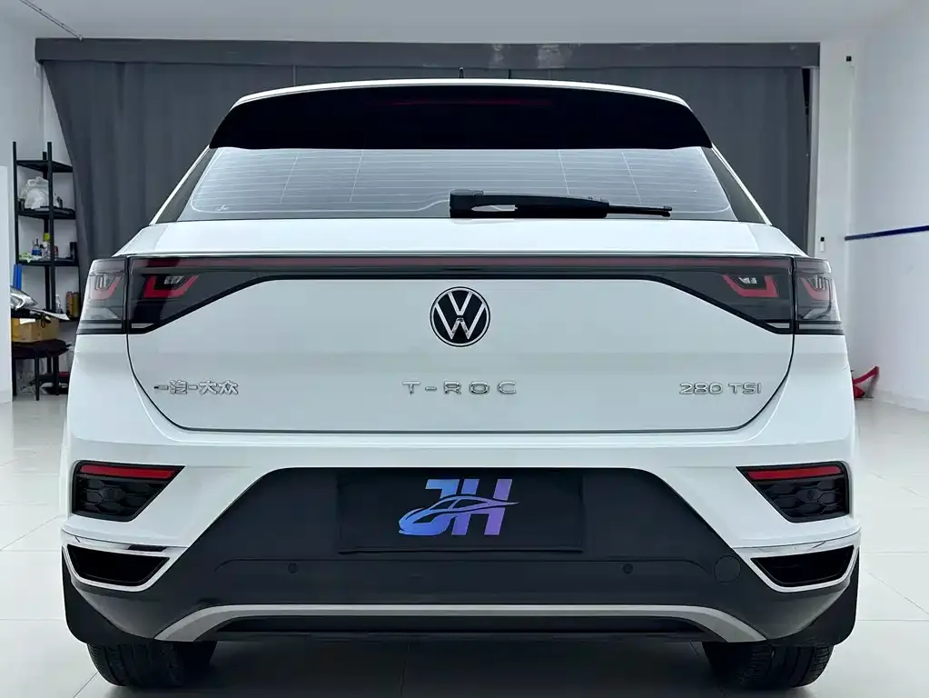 Volkswagen T-Roc — фото 9