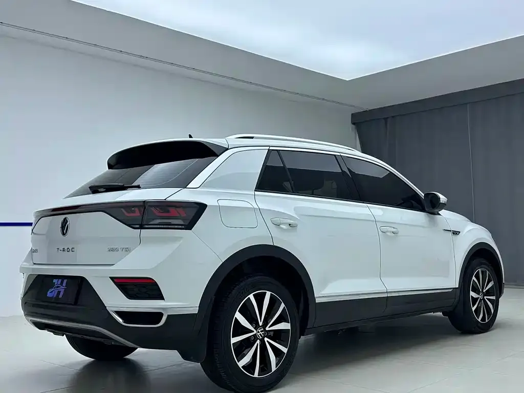 Volkswagen T-Roc — фото 8