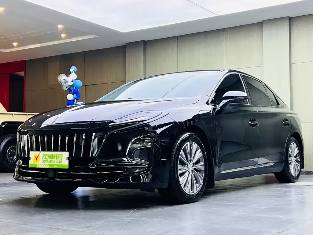 Hongqi E-QM5 — фото 1