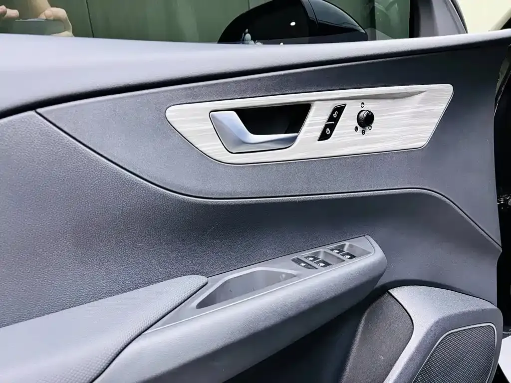 Hongqi E-QM5 — фото 8
