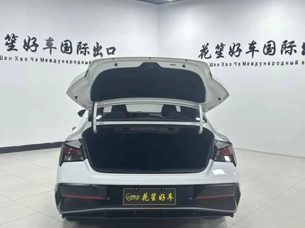 Hyundai Elantra — фото 10
