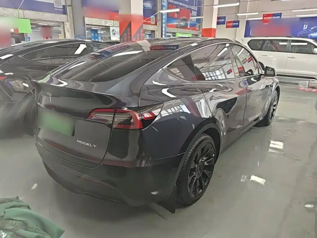 Tesla Model Y — фото 4