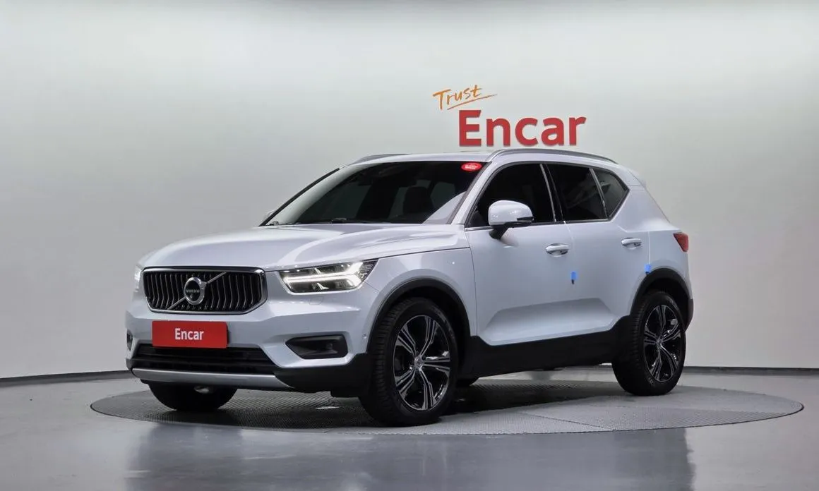 Volvo XC40 — фото 1