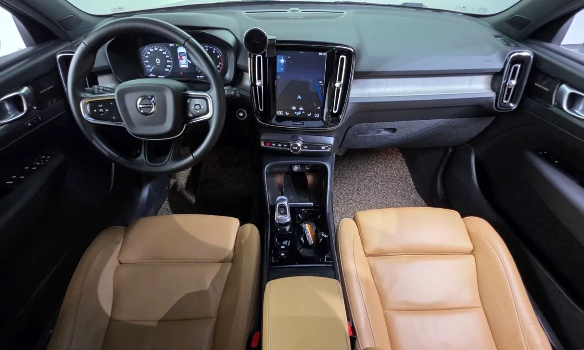 Volvo XC40 — фото 10