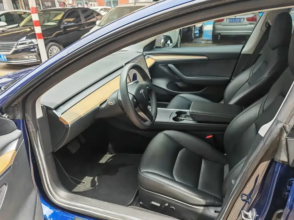 Tesla Model 3 — фото 3