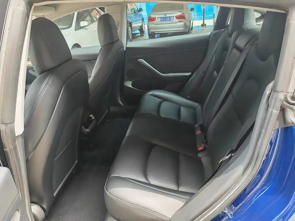 Tesla Model 3 — фото 4