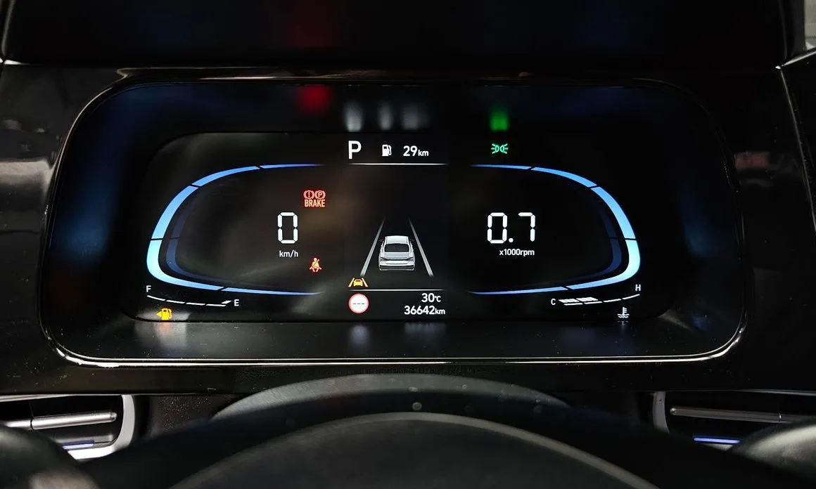 Hyundai AVANTE — фото 2