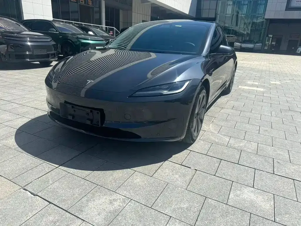 Tesla Model 3 — фото 1