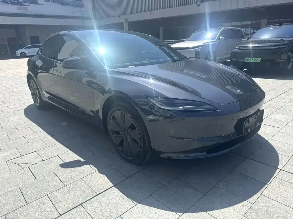 Tesla Model 3 — фото 3