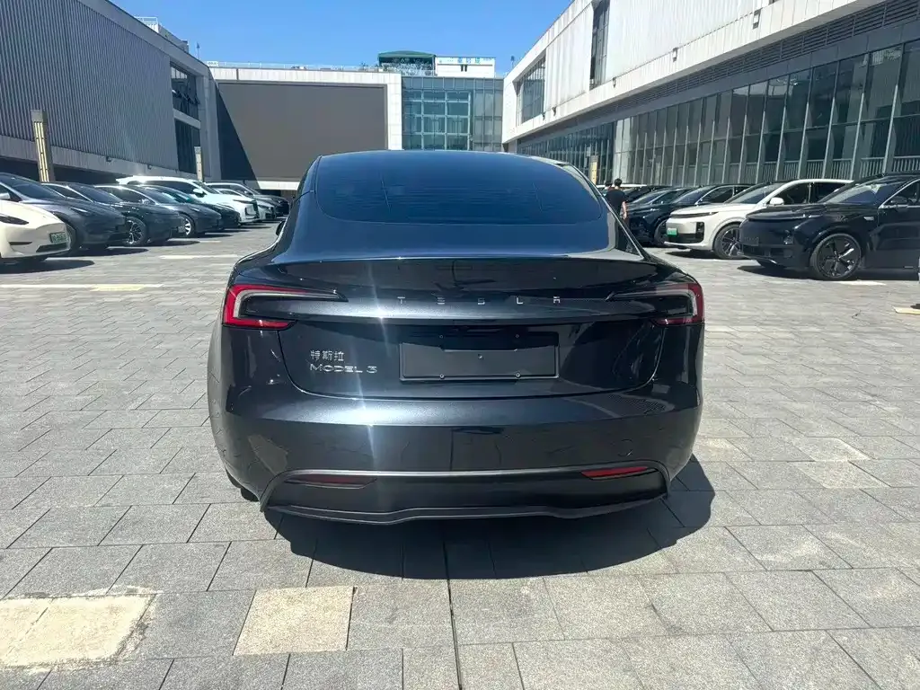 Tesla Model 3 — фото 7