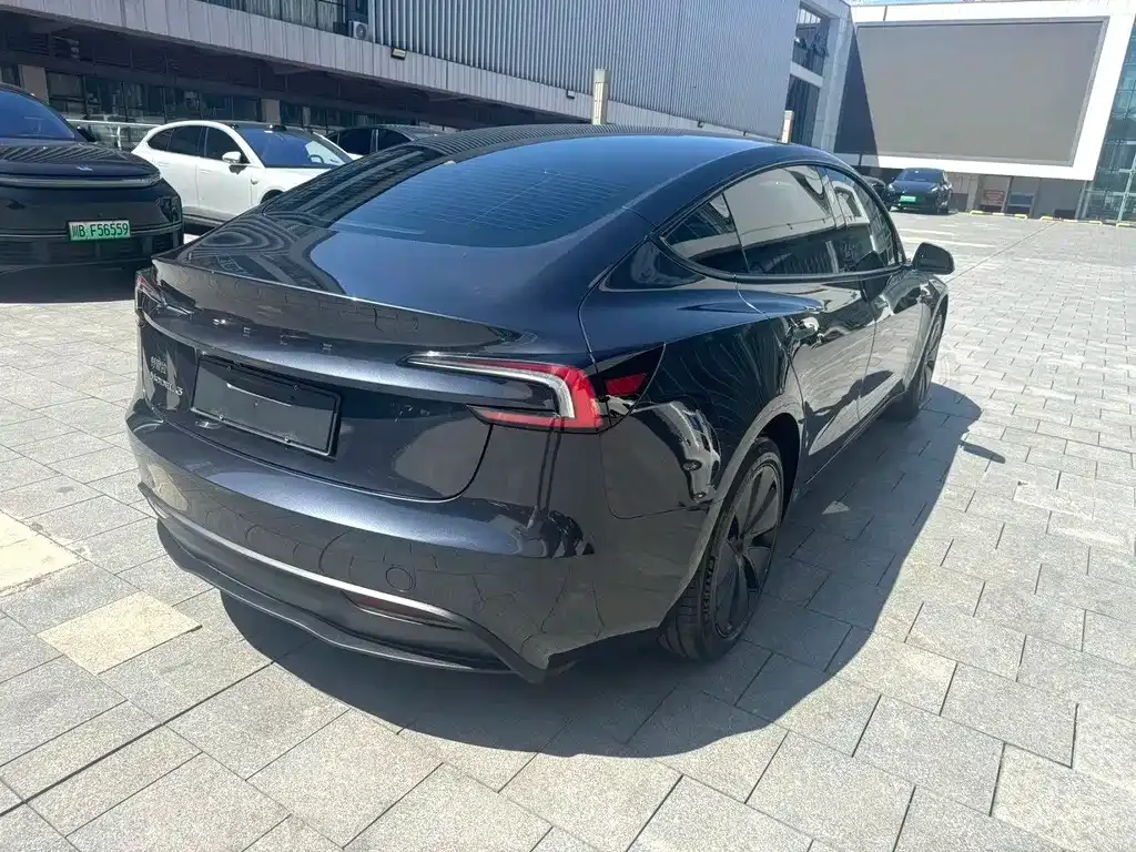 Tesla Model 3 — фото 5
