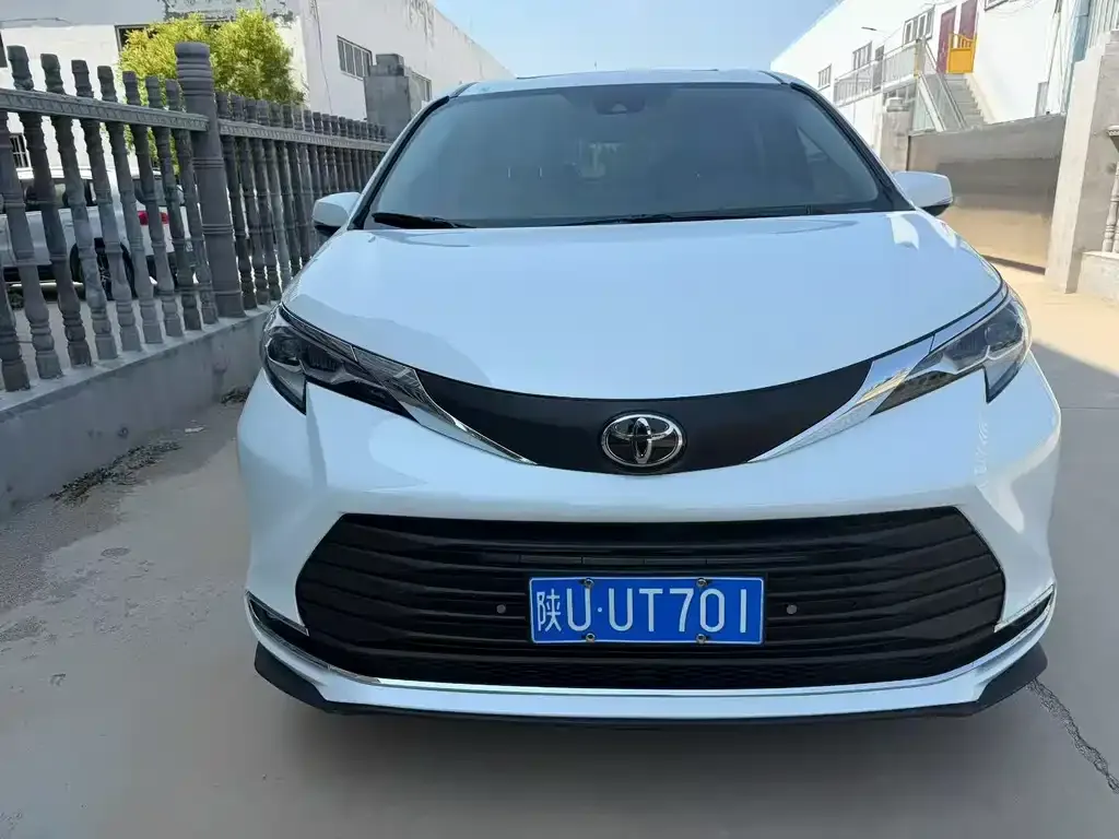 Toyota Sienna 2024 из CN, фото 7