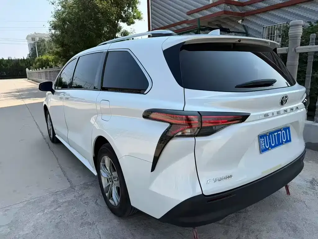 Toyota Sienna 2024 из CN, фото 4