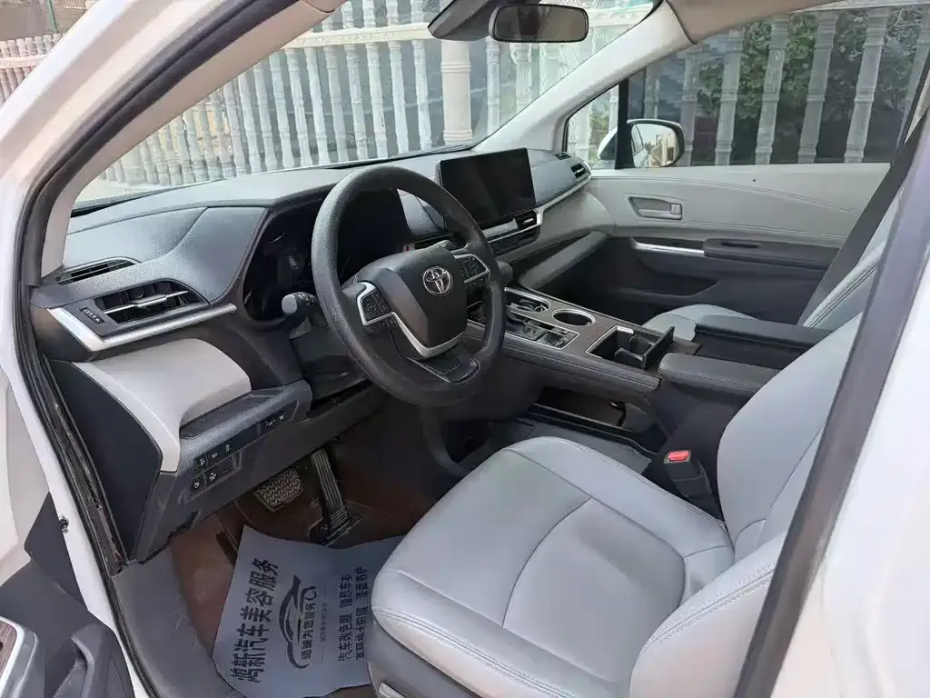 Toyota Sienna 2024 из CN, фото 3