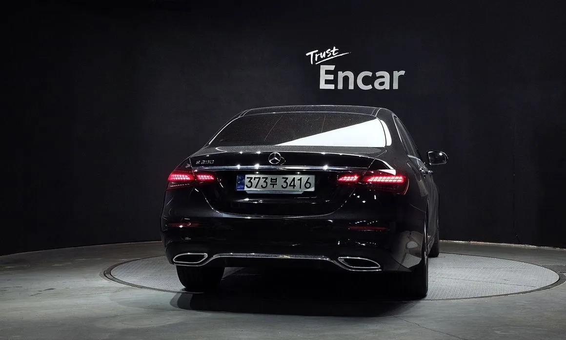 Mercedes-Benz E-Class — фото 10