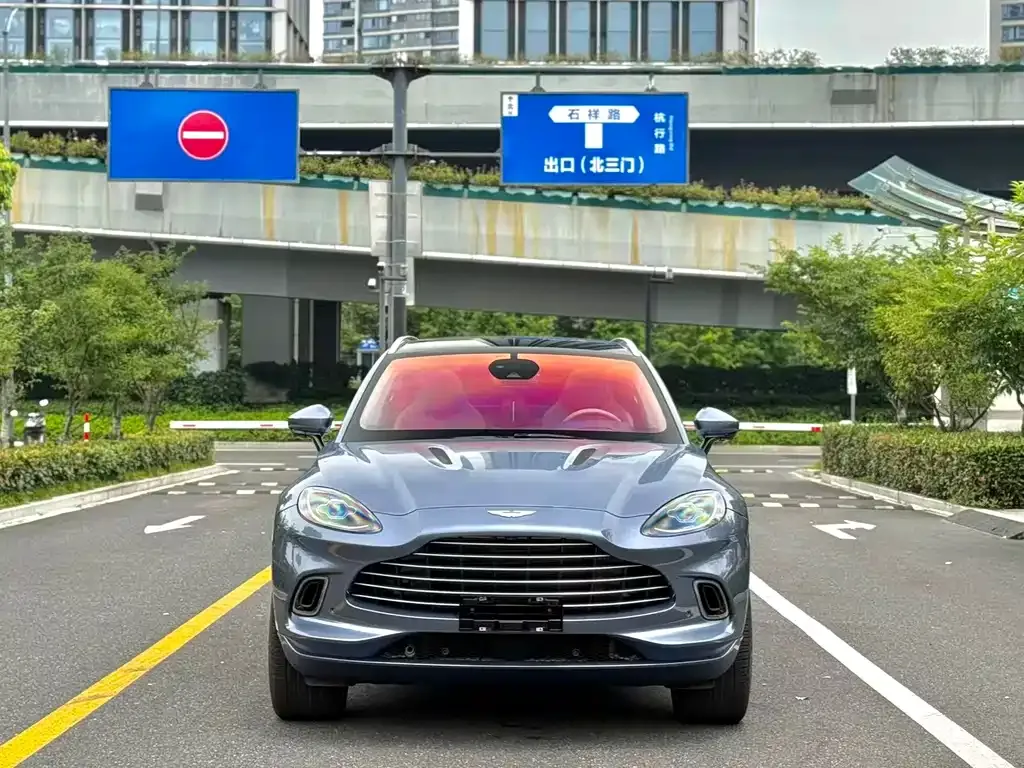 Aston Martin DBX — фото 4