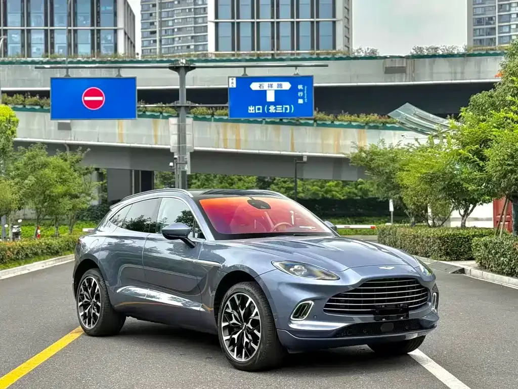 Aston Martin DBX — фото 8