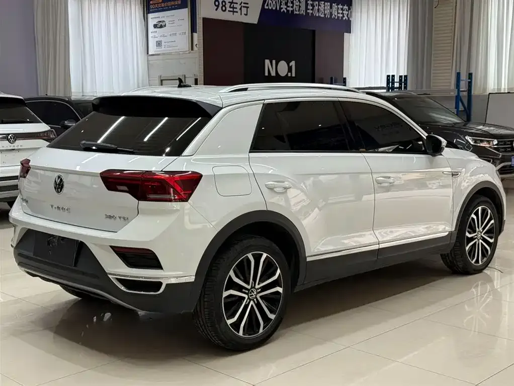 Volkswagen T-Roc — фото 9