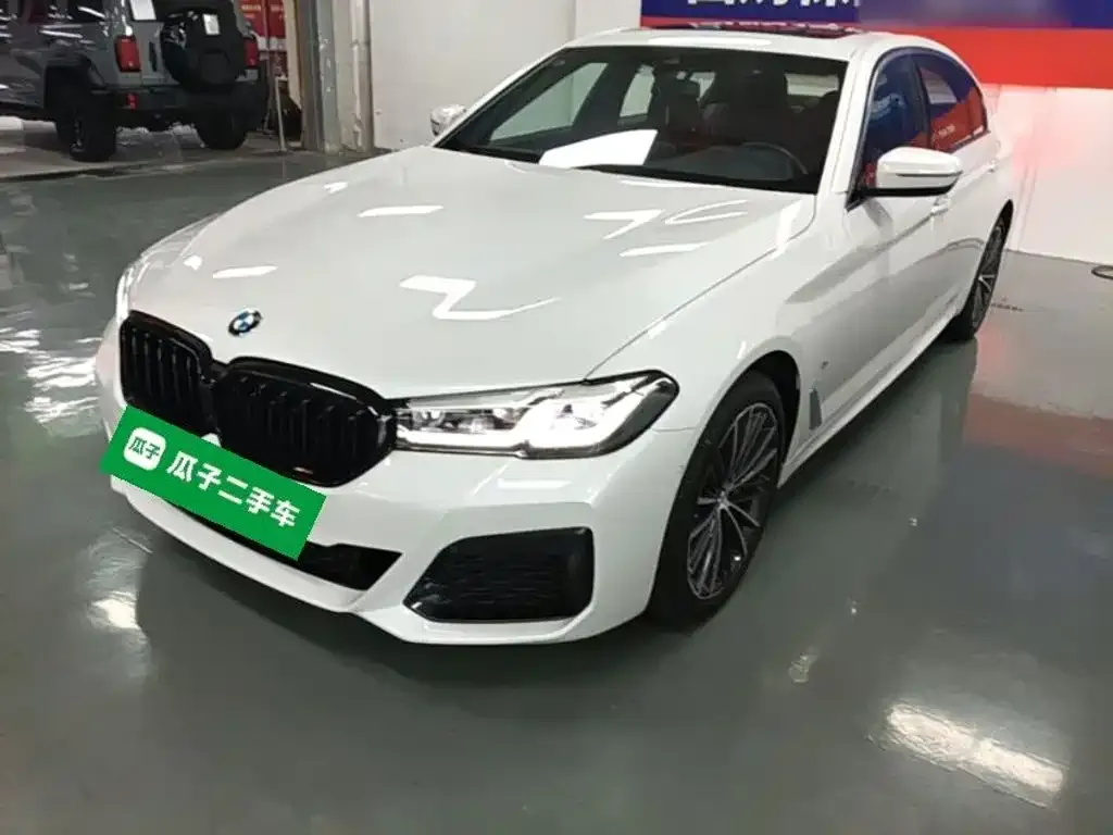 BMW 5 Series — фото 1