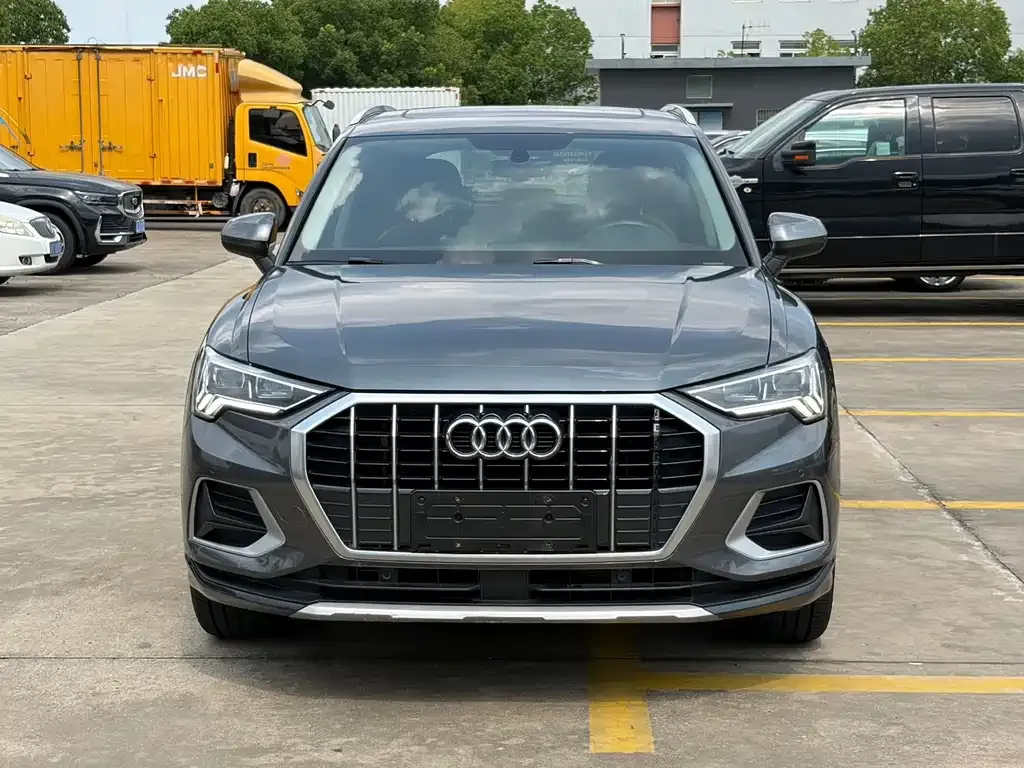 Audi Q3 — фото 1