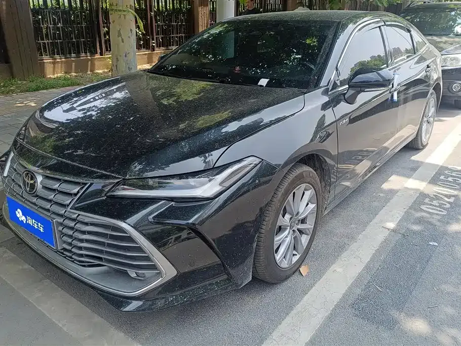 Toyota Avalon — фото 1