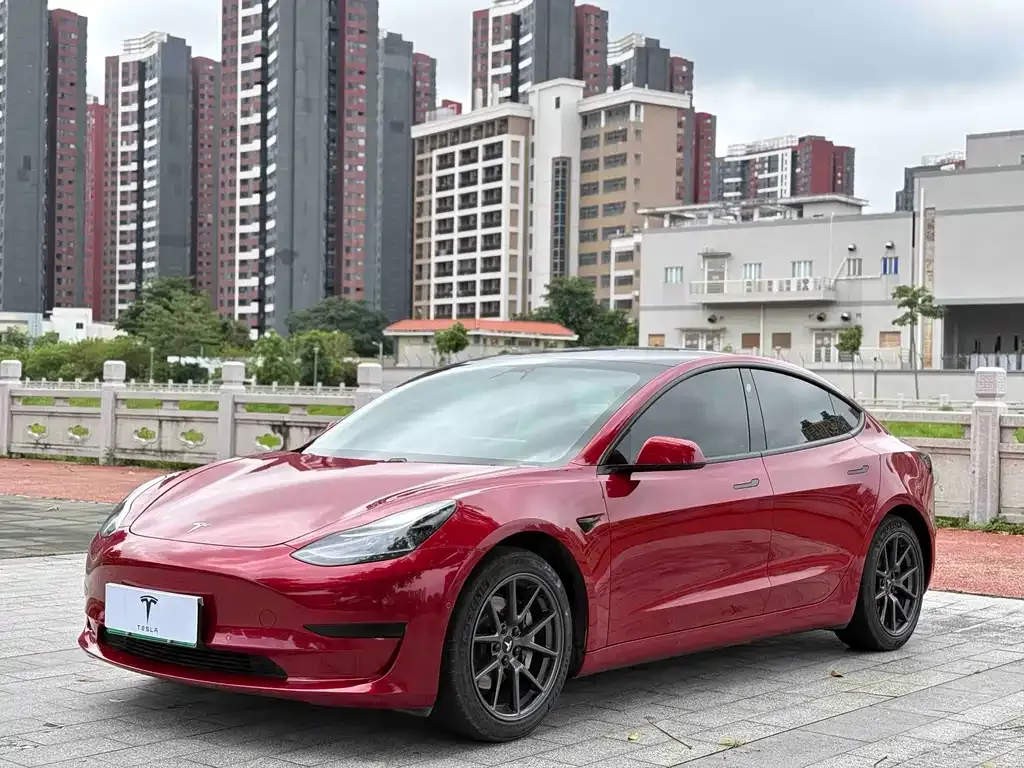 Tesla Model 3 — фото 1