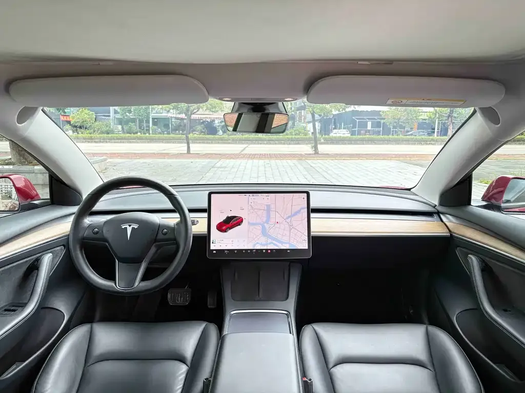 Tesla Model 3 — фото 9