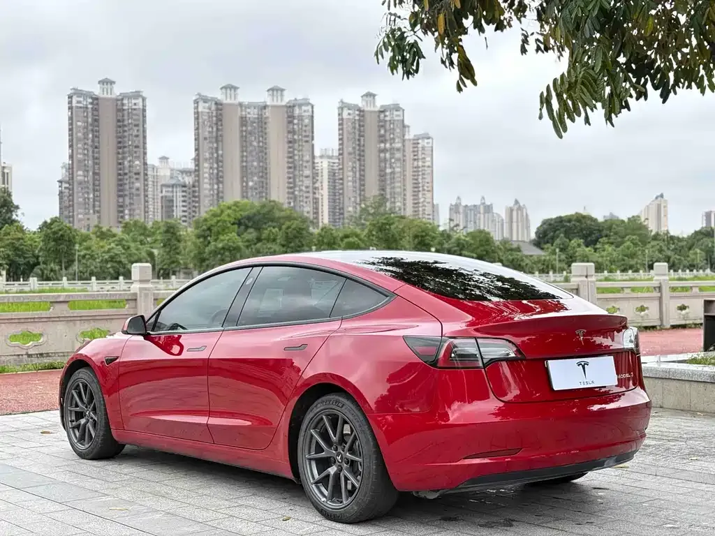 Tesla Model 3 — фото 5