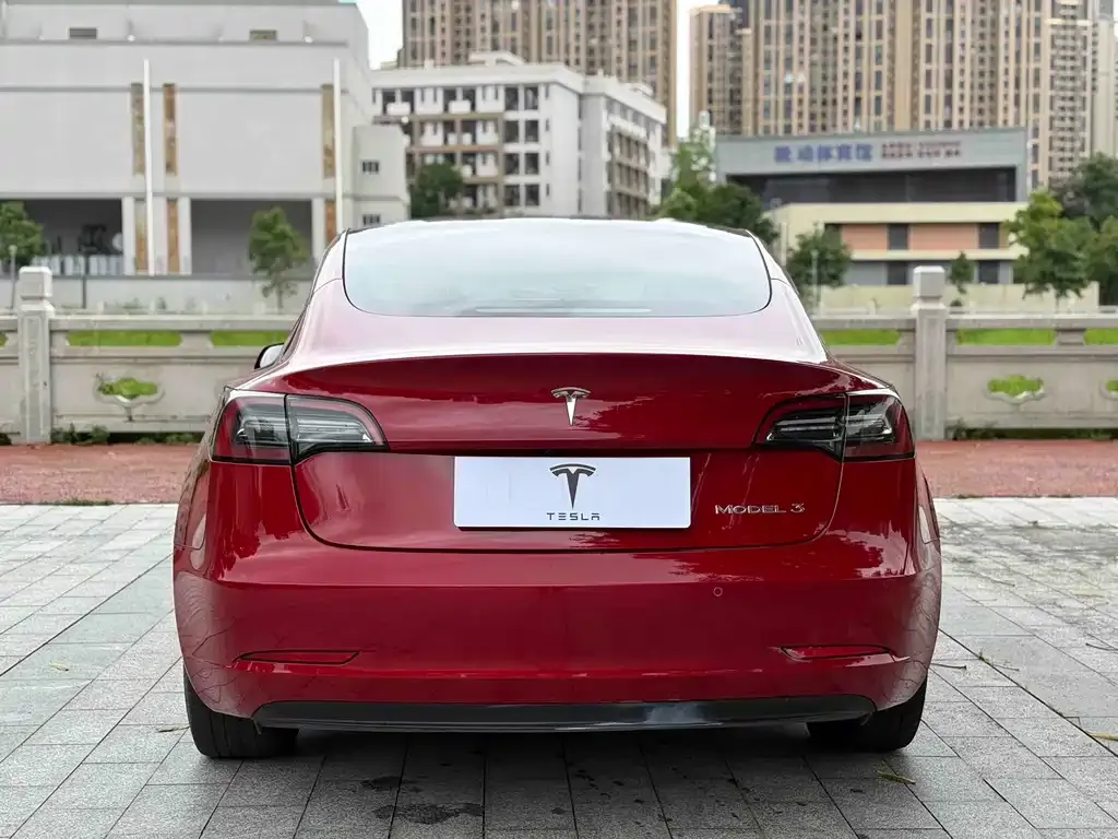 Tesla Model 3 — фото 7