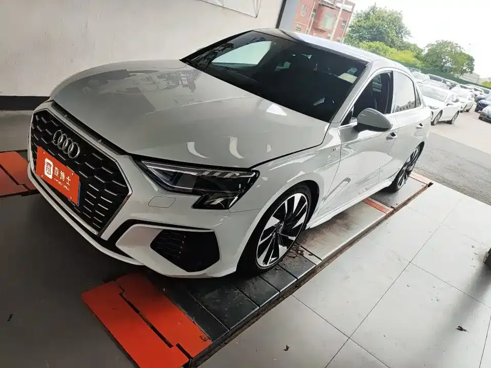Audi A3 — фото 1