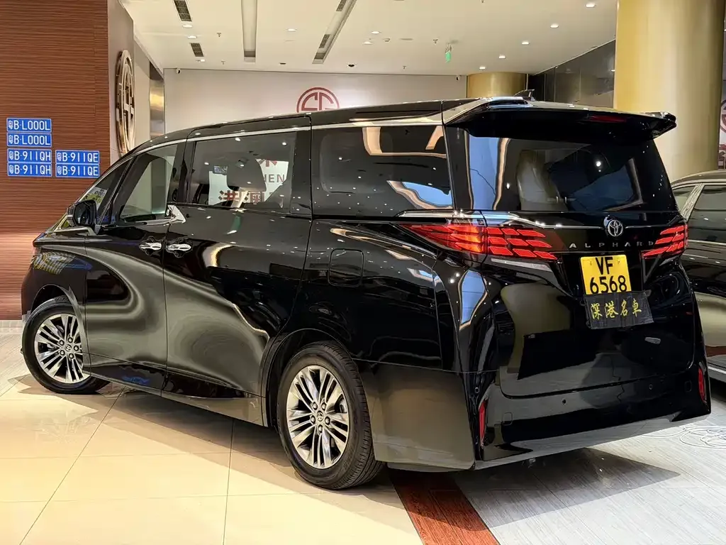 Toyota Alphard — фото 3
