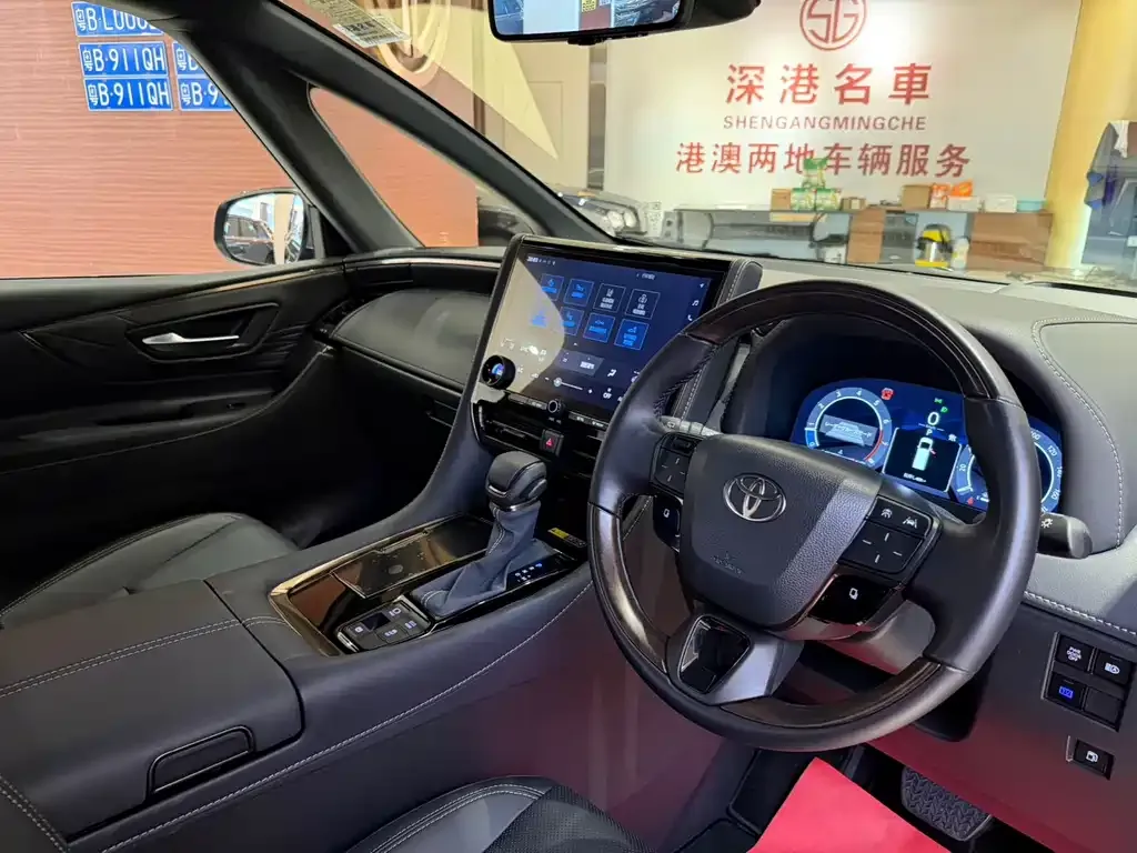 Toyota Alphard — фото 6
