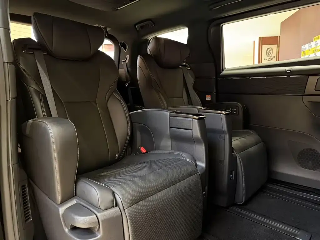 Toyota Alphard — фото 5
