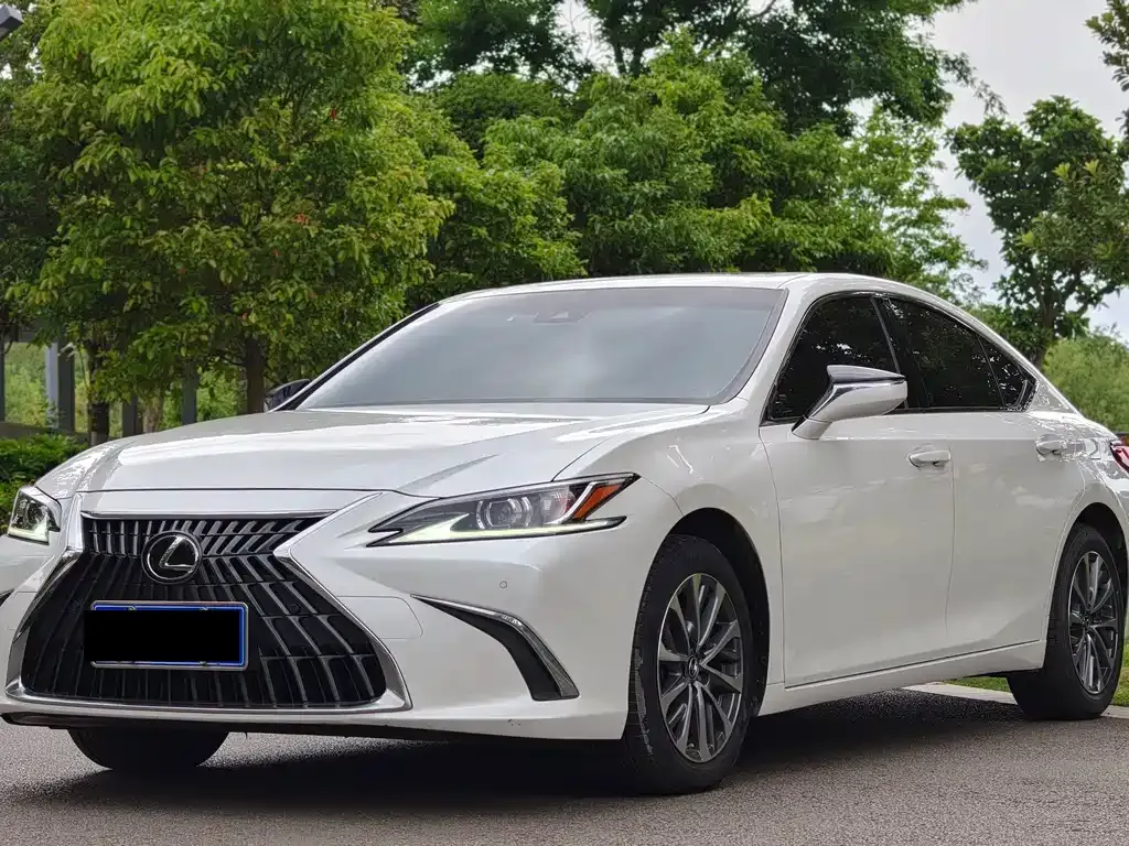 Lexus ES — фото 1