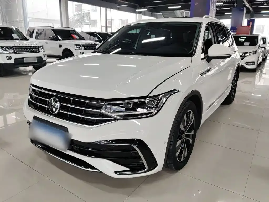 Volkswagen Tiguan L — фото 1
