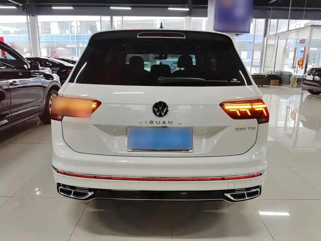 Volkswagen Tiguan L — фото 10