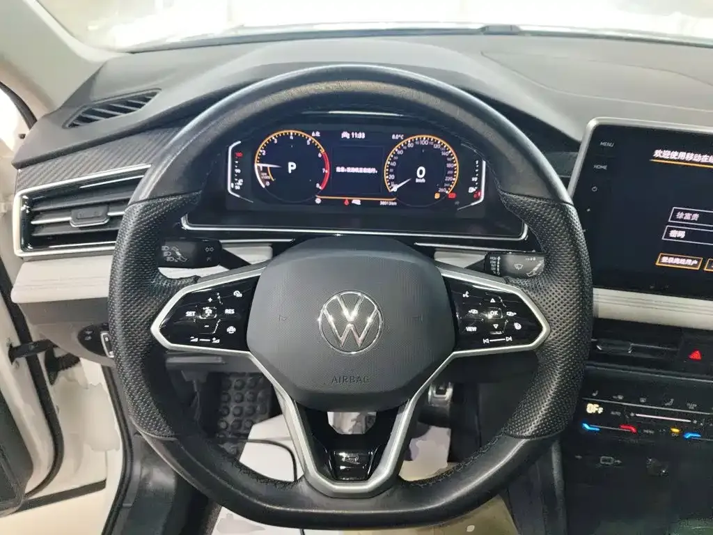 Volkswagen Tiguan L — фото 4